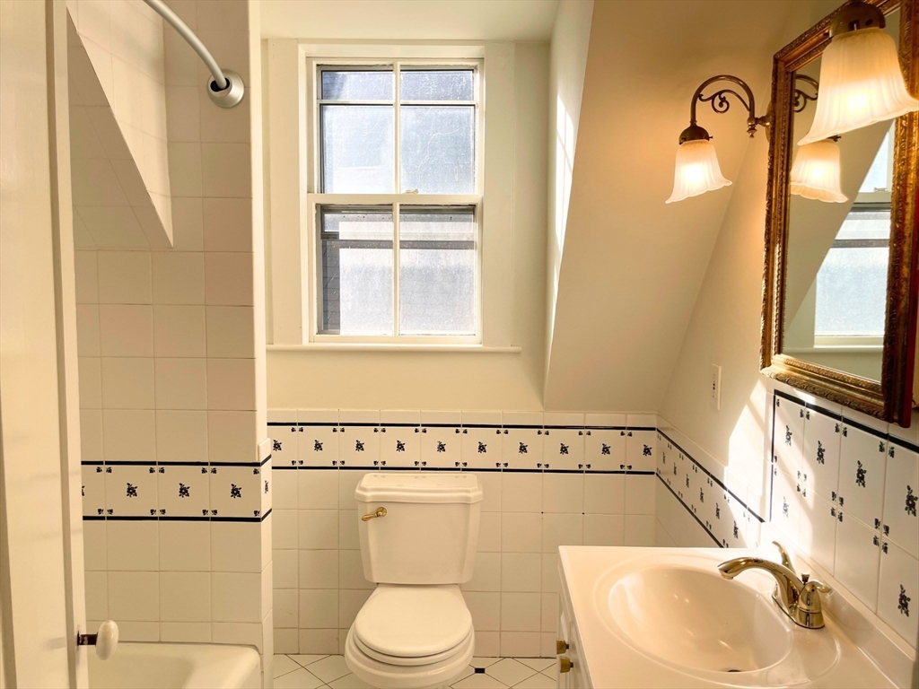 20 Pleasant St, Salem