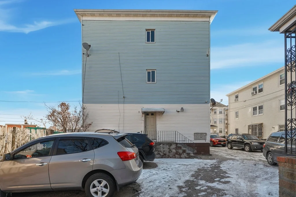 857 S 1st St, New Bedford