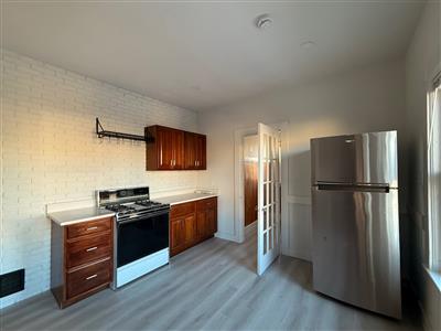 16 Stanford Ter, Ward Two