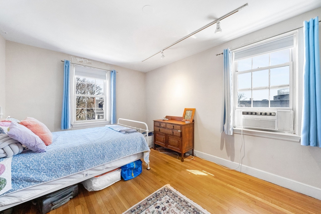 1716 Cambridge St, Mid-Cambridge