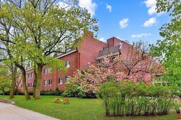 332 Jamaicaway, Jamaica Plain