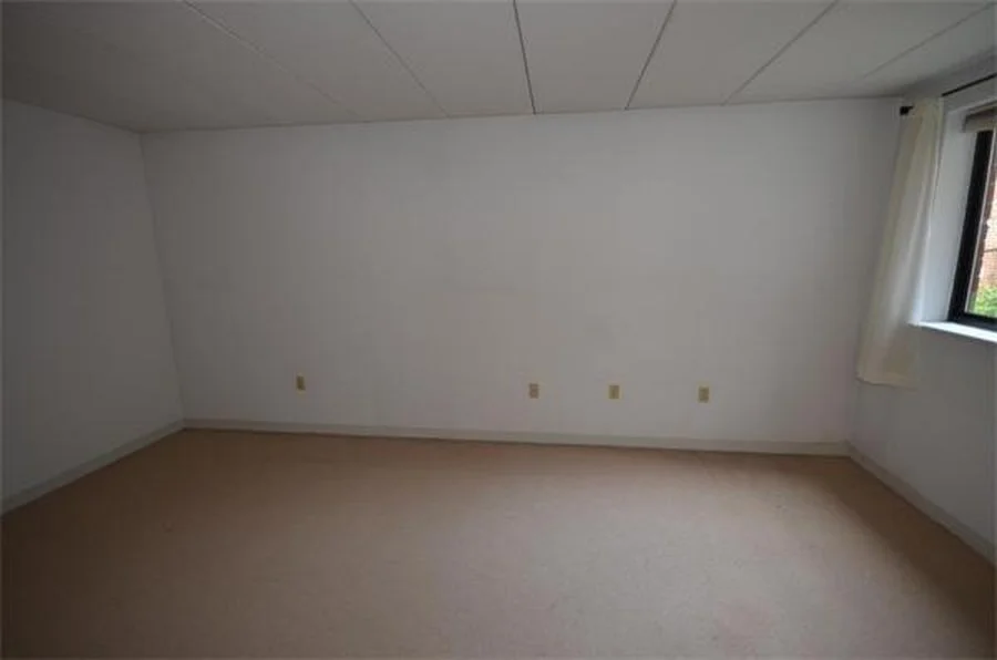 1933 Commonwealth Ave, Brighton