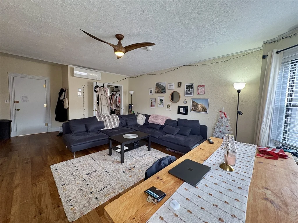 914 Beacon St, Fenway