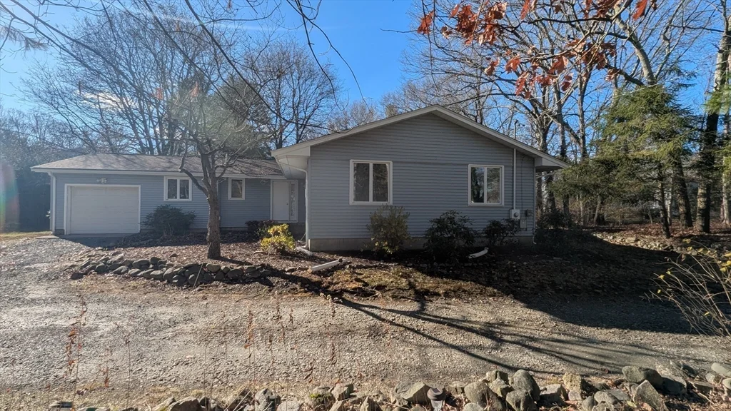 10 Sherwood Ave, Foxboro