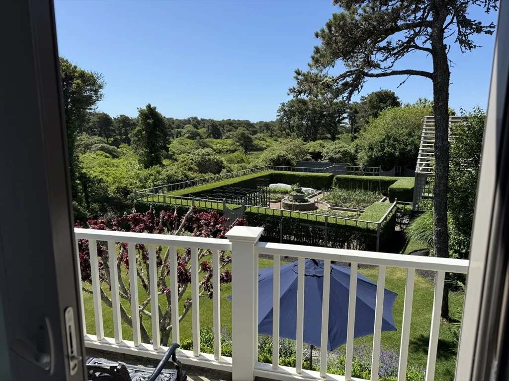 1A Pochick Ave, Nantucket