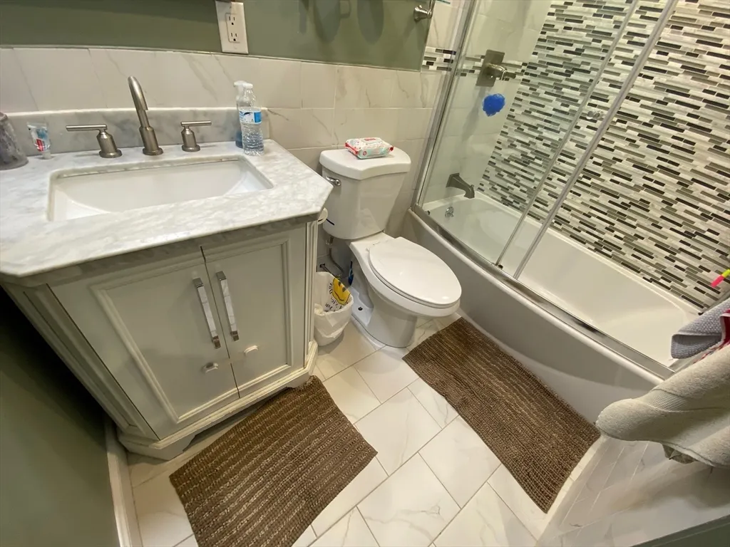 4 Shadowbrook Ln, Milford