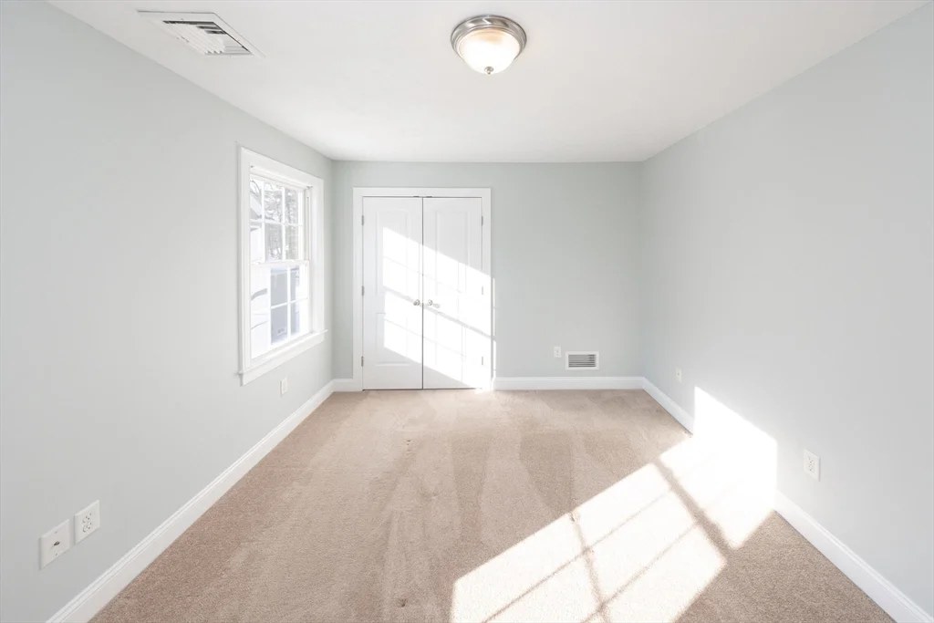 4 Cyrus Way, Northborough