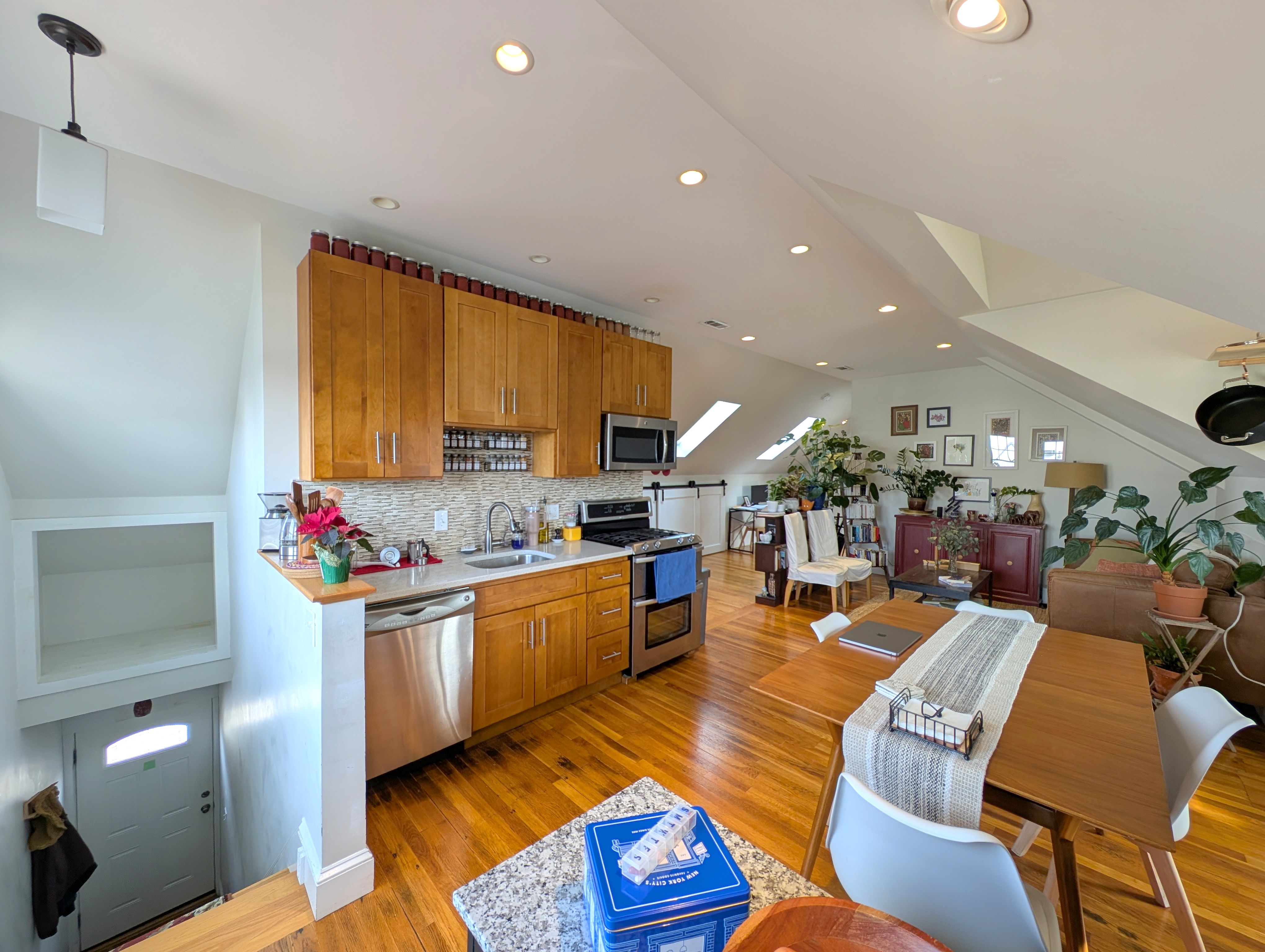 472 Main St, Medford