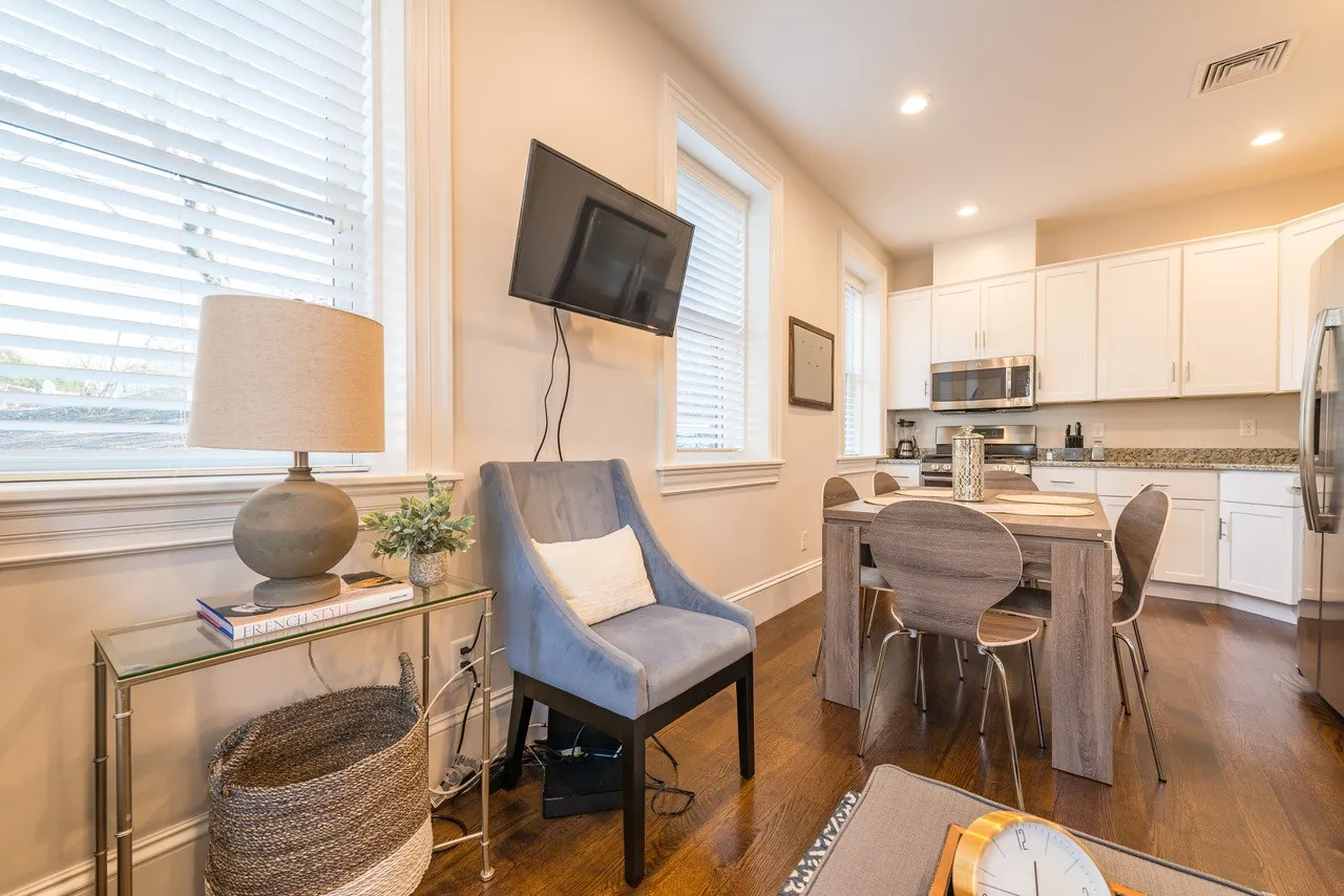 2044 Beacon Street Extension, Auburndale
