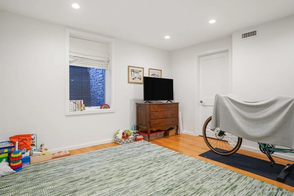 8 Florence St, Cambridgeport