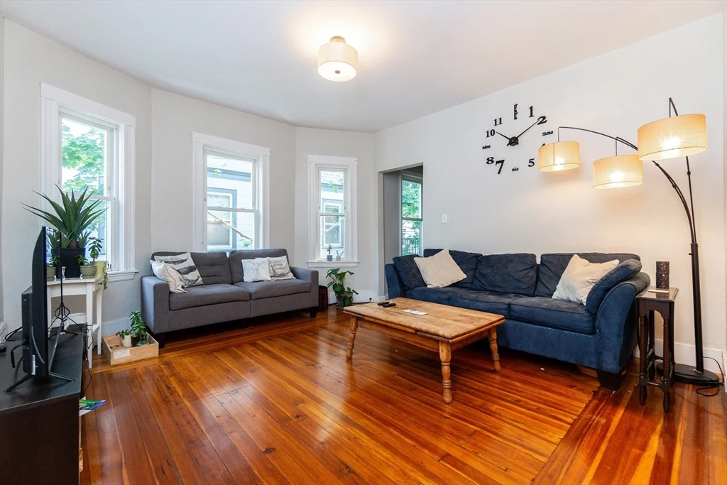 24 Aberdeen Rd, Powder House Square