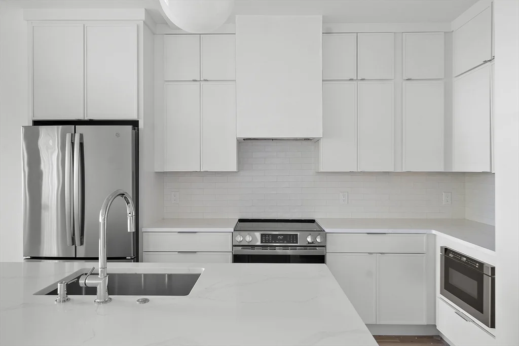 298 Maverick St, East Boston