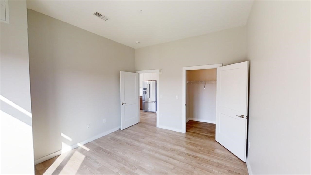 20 4th Ave, Burlington