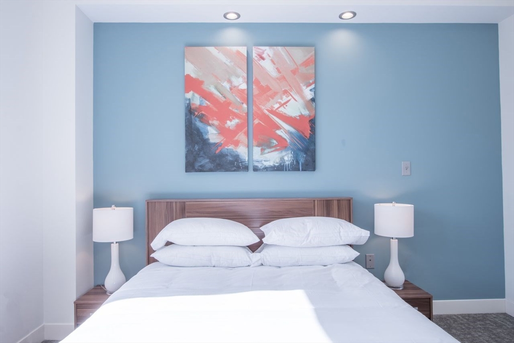 900 Beacon St, Fenway