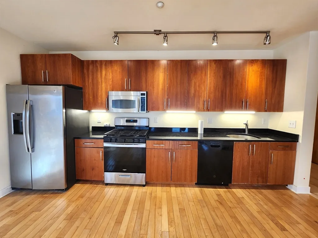 24 Bay State Rd, Cambridge Highlands