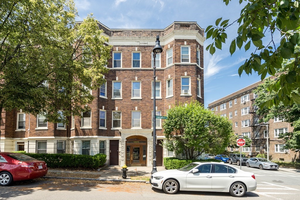 1625 Commonwealth Ave, Brighton