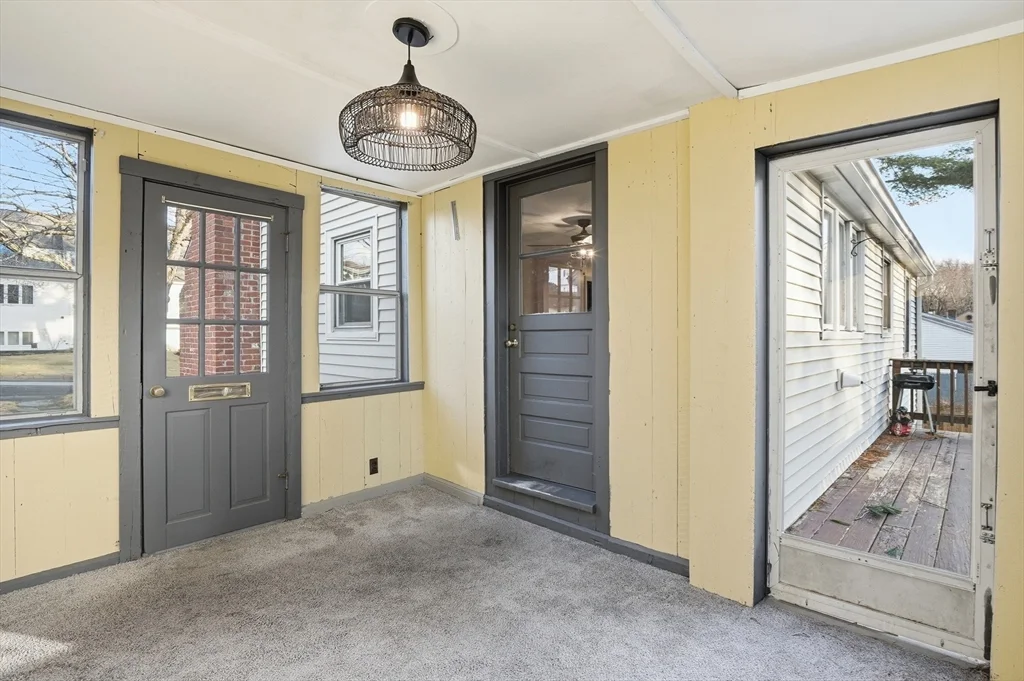 16 Liberty Dr, Shrewsbury