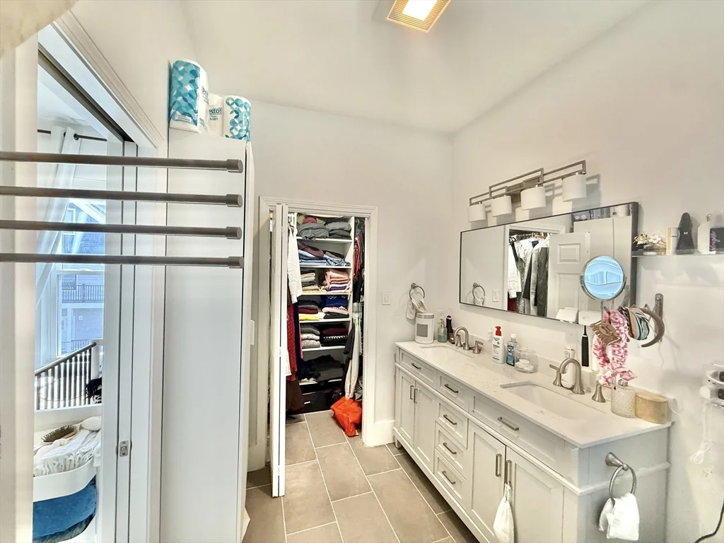 13 Schuyler St, Roxbury