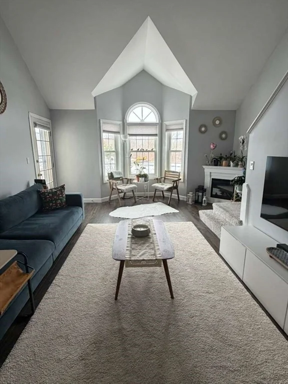 212 Carriage Ln, Taunton