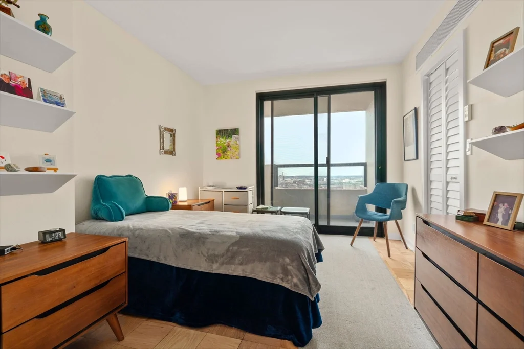 85 E India Row, Waterfront