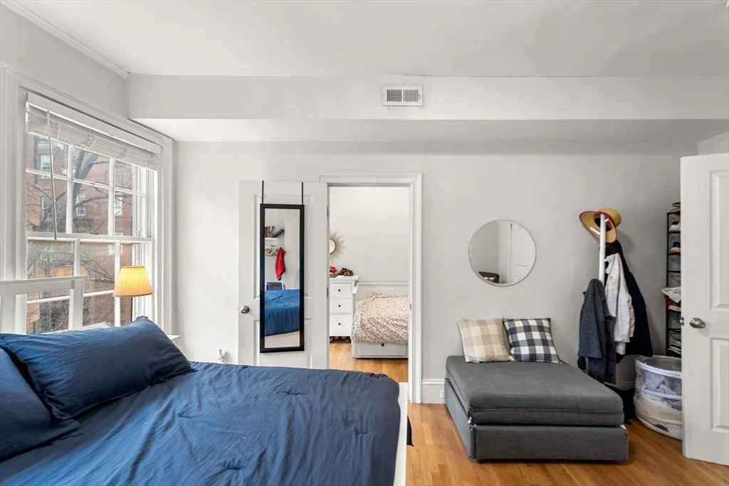 62 West Cedar St, Beacon Hill