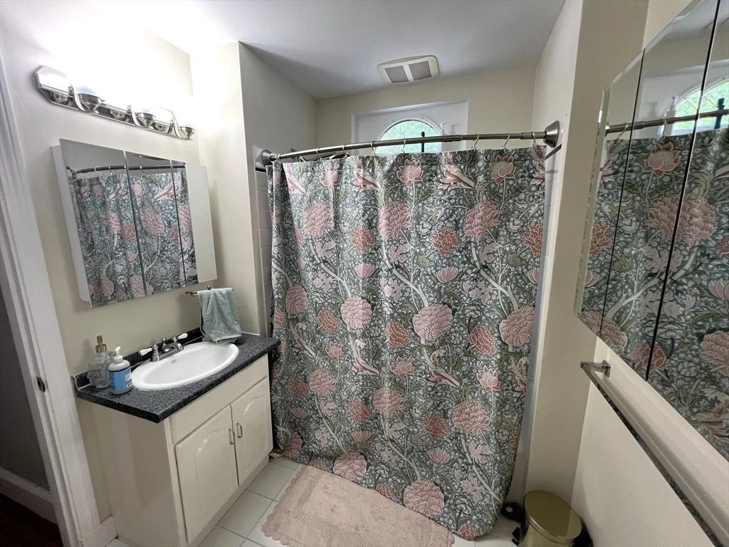 19 Maple St, Auburndale