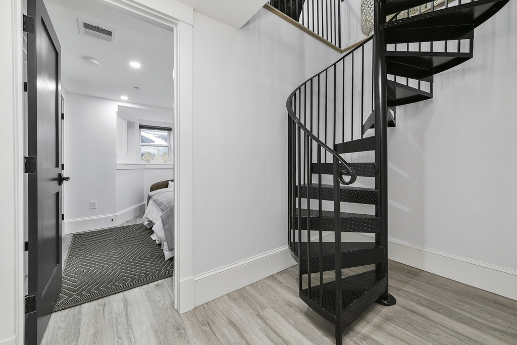 28 Telegraph St, South Boston