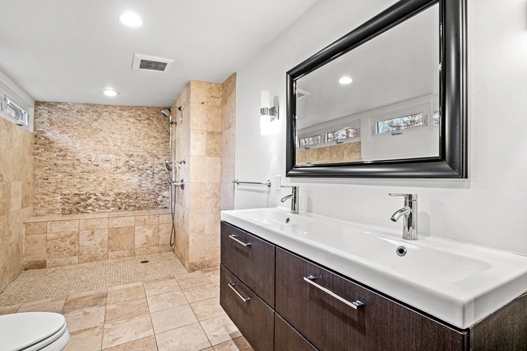 583 Gay St, Westwood