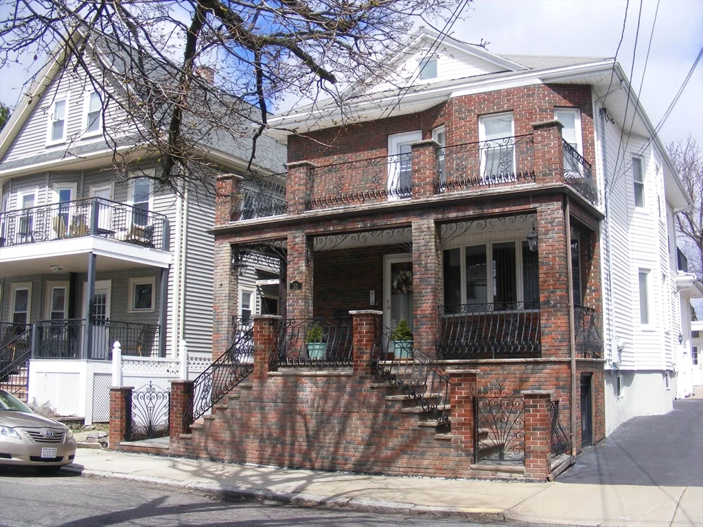 53 Marshall St, Medford