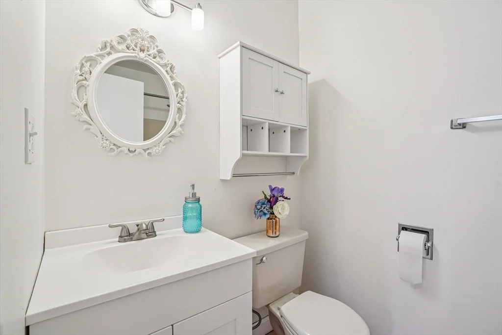 35 Desmoines Rd, Quincy