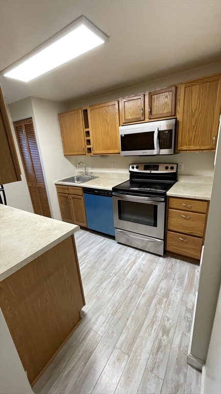 46 Village Hill Ln, Natick