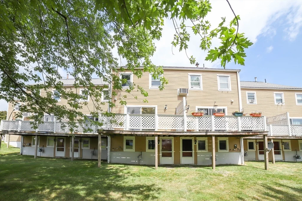 64 Camelot Dr, Tatnuck