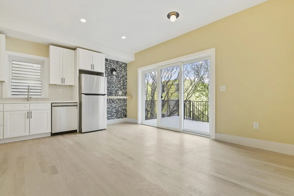 184 Paris, East Boston