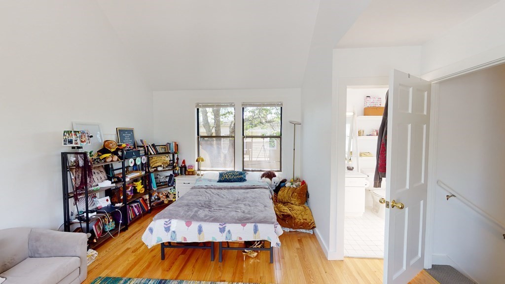 15 Roberts Rd, Harvard Square