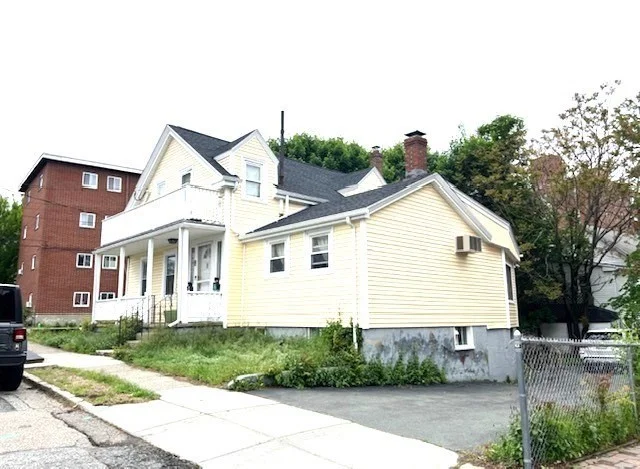 8 Ralph Piteri Ter, Watertown