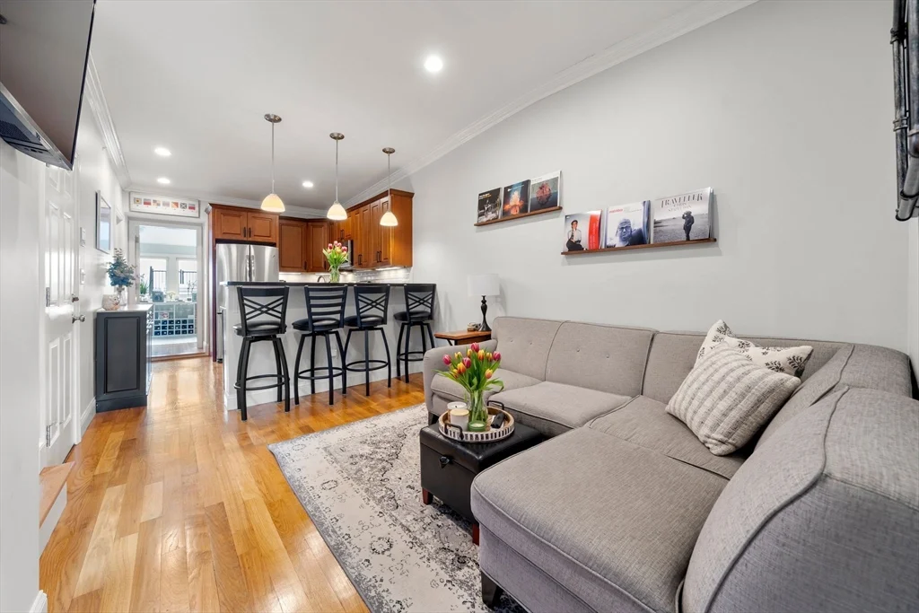 695 E 8th St, South Boston