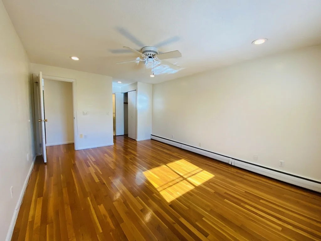 50 Green St, North Brookline