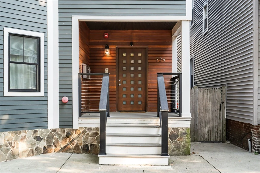 724 E 2nd St, South Boston