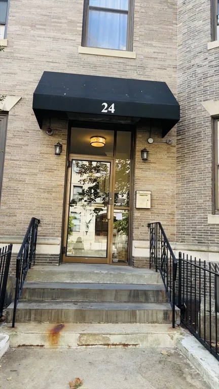 24 Peterborough St, Fenway