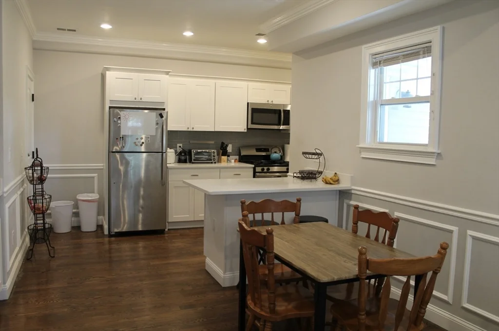 34 Circuit St, Roxbury