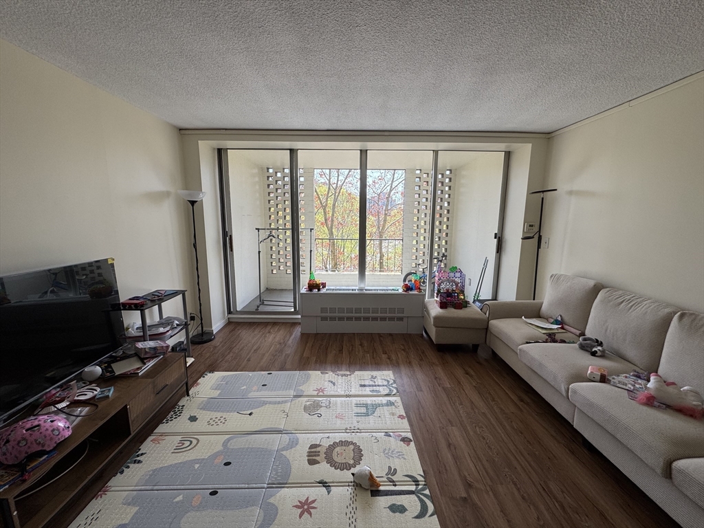 33 Pond Ave, Brookline Village