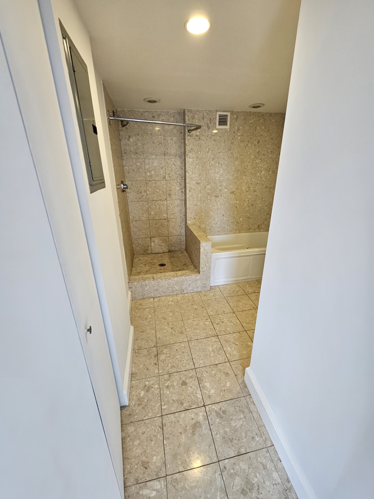 65 East India Row, Downtown