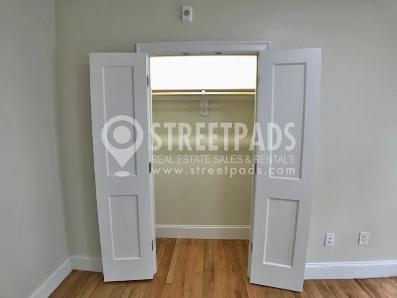 327 Highland Ave, Powder House Square