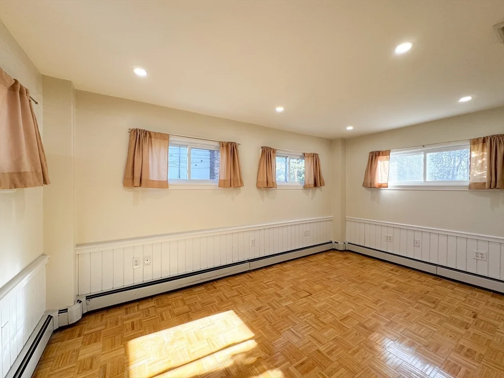 92 Woodcliff Rd, Chestnut Hill