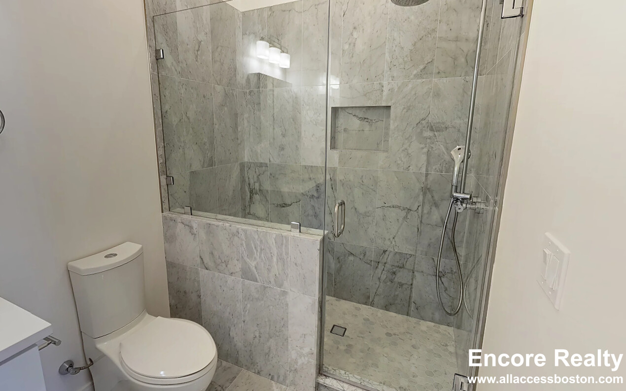 32 Cummins Highway, Roslindale