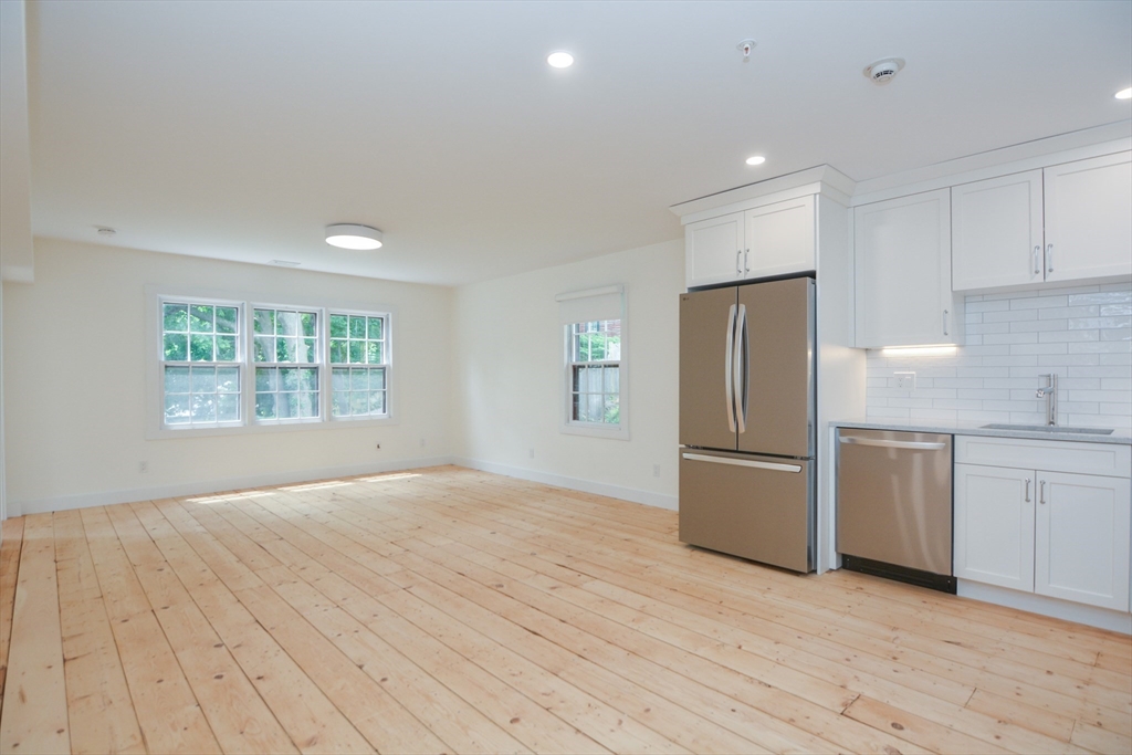 9 State St, Marblehead