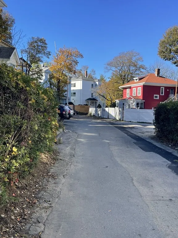 5 Freeland Ter, Worcester