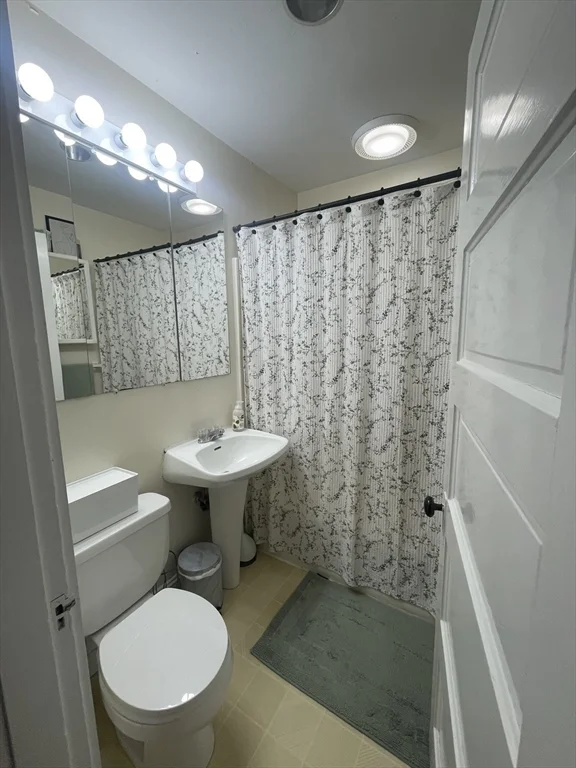 674 Boylston St, Newton Center