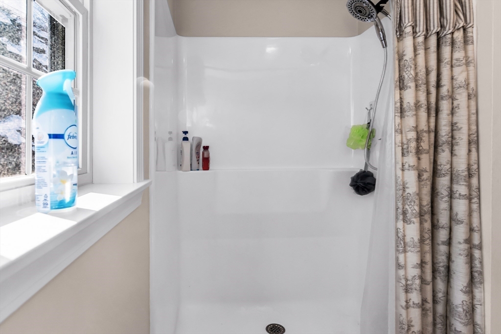 6 Gedney Dr, Peabody