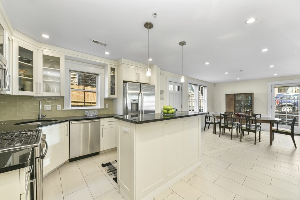 408R Putnam Ave, Cambridgeport